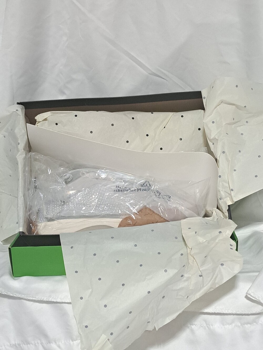 NWT/NIB Kate Spade K's Runner Low-Top Sneaker with Gum Outsole - Picture 9 of 16